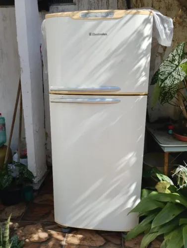 Geladeira Eletrolux frost free 220v