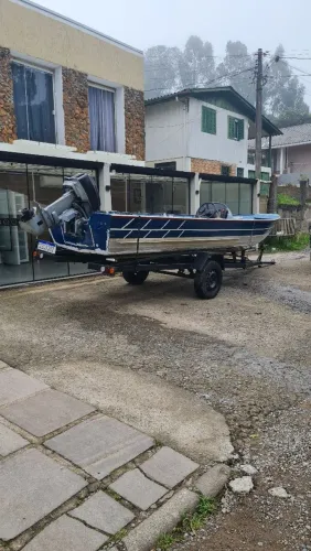 BARBADA Barco alumínio com Motor 30 HP e reboque