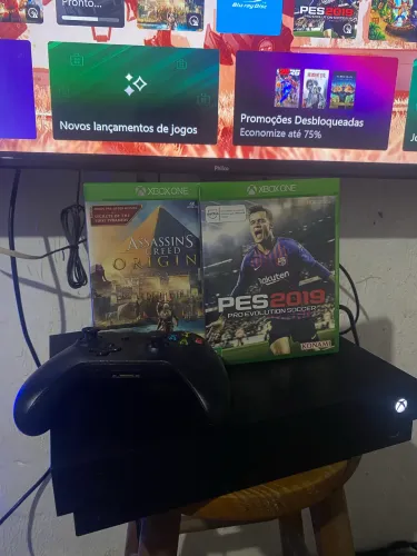 Xbox one X (acompanha dois jogos físicos) (1 tb memória)