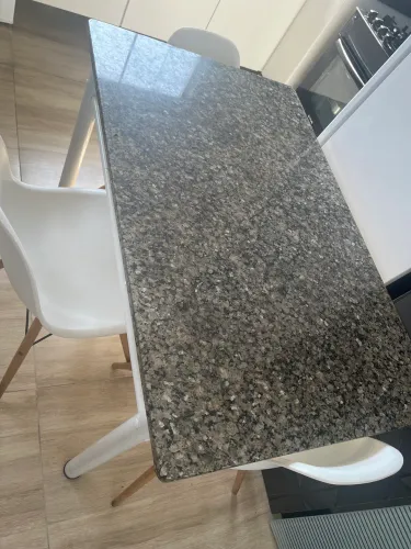 Mesa com 4 cadeiras
