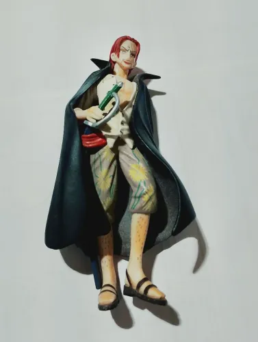Action Figure Shanks One Piece Bandai