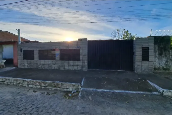EXCELENTE CASA À VENDA EM LAGOA AZUL  ZONA NORTE DE NATAL/RN | 300M² | 2 SUÍTES | GARAGEM 