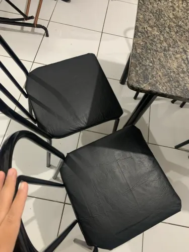 MESA COM 4 CADEIRAS - TAMPO DE MÁRMORE