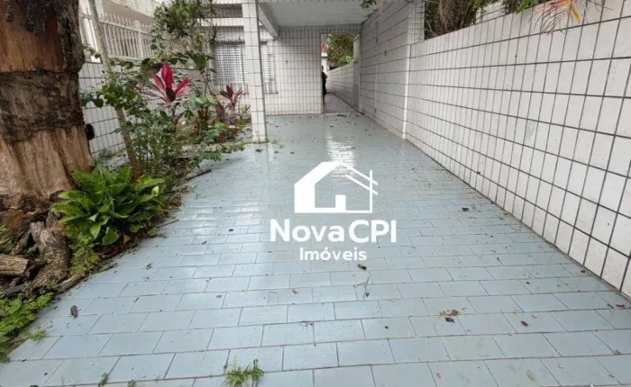 Casa à Venda na Vila Tupi Mobiliada, 250 Metros da Praia Praia Grande