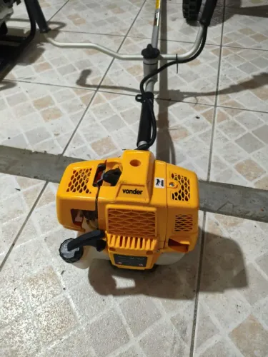 Roçadeira RGO 520 52CC Vonder, seminova.