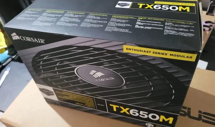 Caixa Embalagem da Fonte Corsair TX650M
