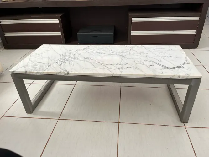 Conjunto de mesas de centro e laterais em mármore Carrara 