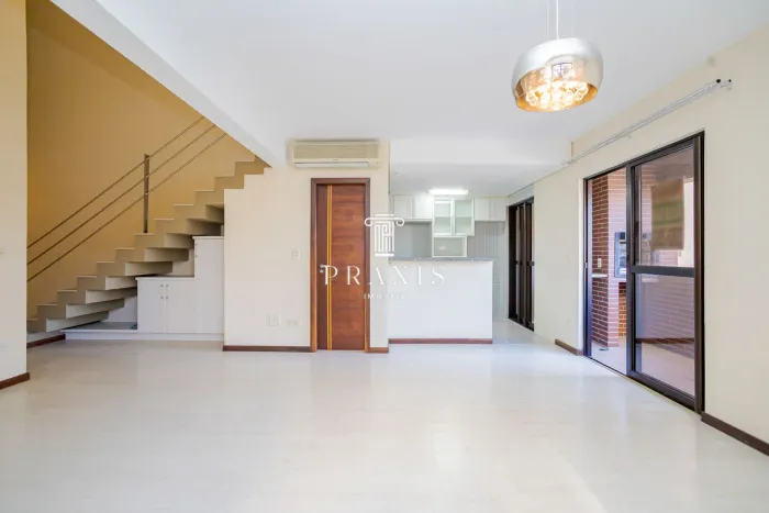 Apartamento duplex para alugar no Bairro Juvevê, Curitiba/PR.
