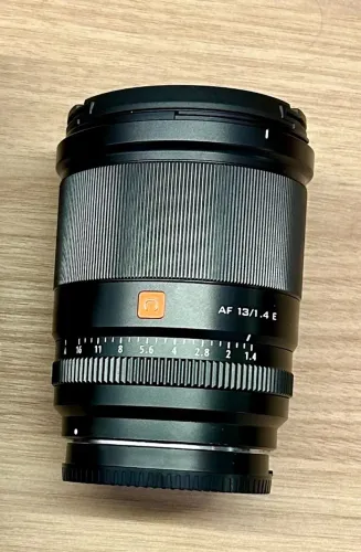 Lente Viltrox 13mm f1.4 E Mount