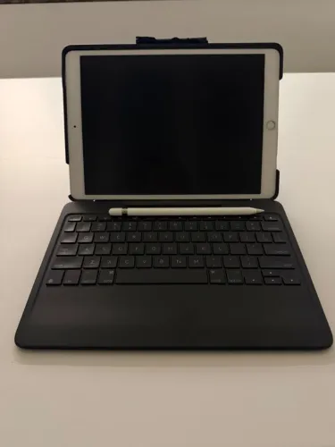 iPad Pro 10.5" 64 GB (modelo A1701, MQDW2BZ/A) com acessórios
