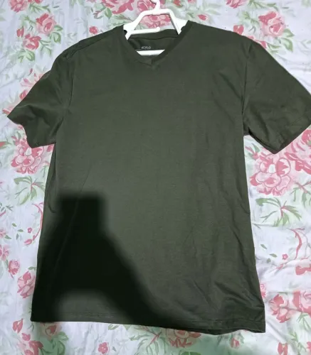 Camisa Gola V tamanho M mas tamanho parece G