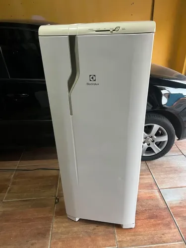 Geladeira Electrolux 220v funcionando perfeitamente (  ENTREGO COBRO GASOLINA ) 