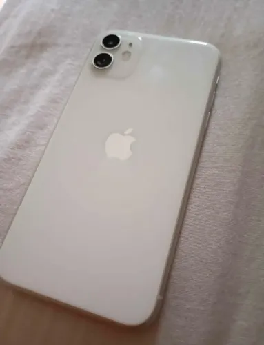 iPhone 11 semi novo