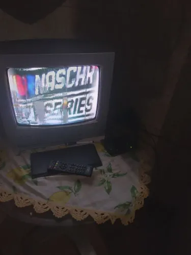 Tv de tubo +conversor  controle e antena.completo funcionando perfeitamente...