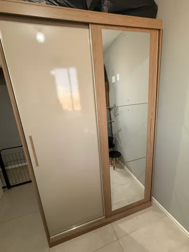 Guarda-Roupas Solteiro Bartira Paris c/ Espelho e Portas de Correr - 1 Ano de Uso