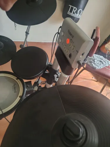 Bateria eletrônica Roland HD-1 V-Drums