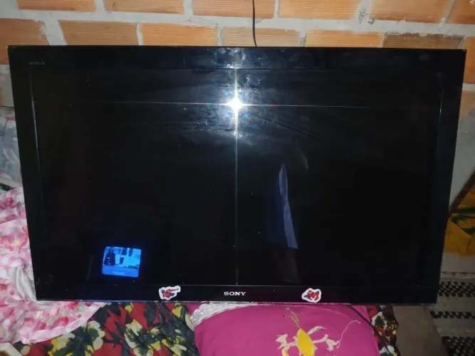 Vendo 3 smart tv 40 " polegadas Tvs com defeito apenas só sai a voz não aparece imagem