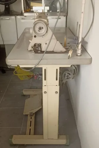 Máquina de Costura Industrial Reta