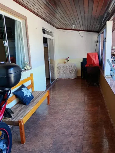 Vende-se 1 casa com 1 kitnet no terreno em Guaratuba PR