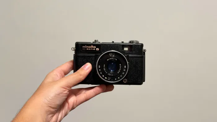 Câmera Analógica Minolta Hi-Matic 5 - compacta e clássica