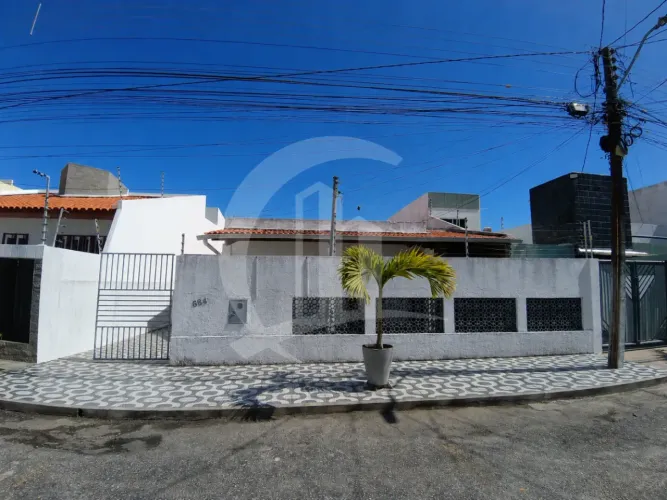 Casa à Venda no Salgado Filho | 3 Quartos, 2 Suítes, 360 m² de Terreno e 4 Vagas de Garage