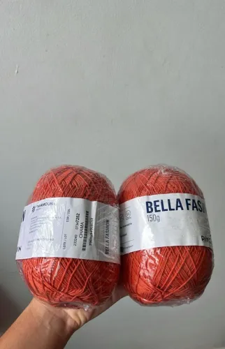 Lote com 70 Novelos de Fios para Crochê - Bella Fashion e Cordonê