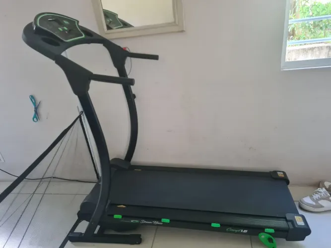 Esteira Elétrica Dream Concept 1.8, 6 Funções, Preto com Verde