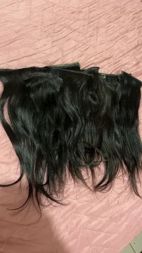 170g de cabelo humano, 35cm, a maior parte em fita adesiva.