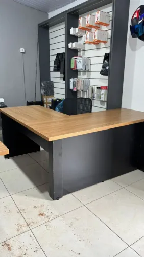 Mesa L com gavetas 150x150x60 com um tampo grande pés painel Entregamos com frete