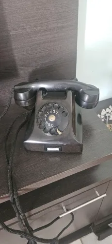 Aparelho telefônico antigo