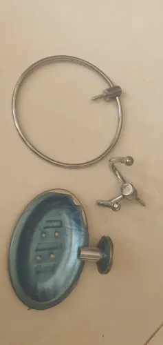 Peças para banheiro (porta toalha e sabonete)
