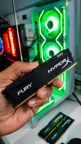 Kingston HyperX Fury 32GB DDR4 (2x16GB) CL14 | Memória Ideal para Games e Edição