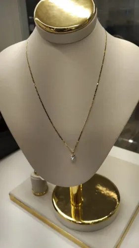 Colar de ouro pingente em coração ouro 18k.