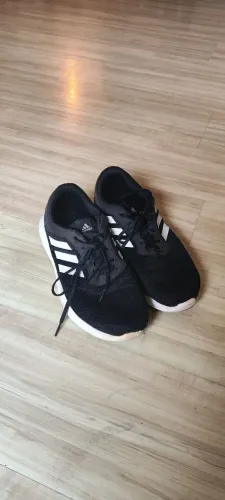 Tênis Adidas treinos