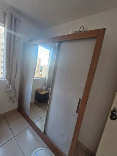 Guarda roupas porta de correr com espelho