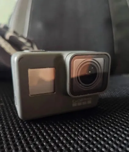 GoPro Hero 5 black + 2 baterias + cartão 64 GB e acessórios 
