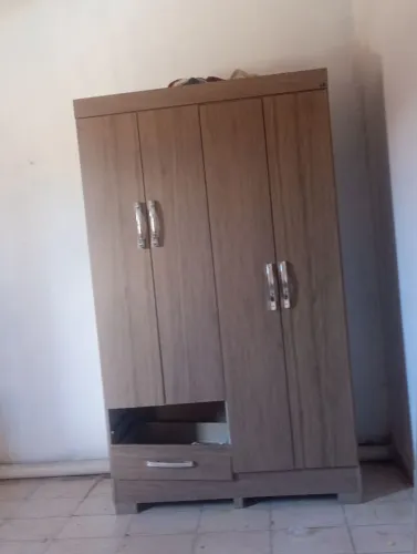 Guarda roupa pequeno
