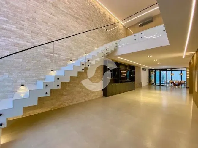 Casa moderna, sofisticada e a poucos metros da orla de Camboinhas