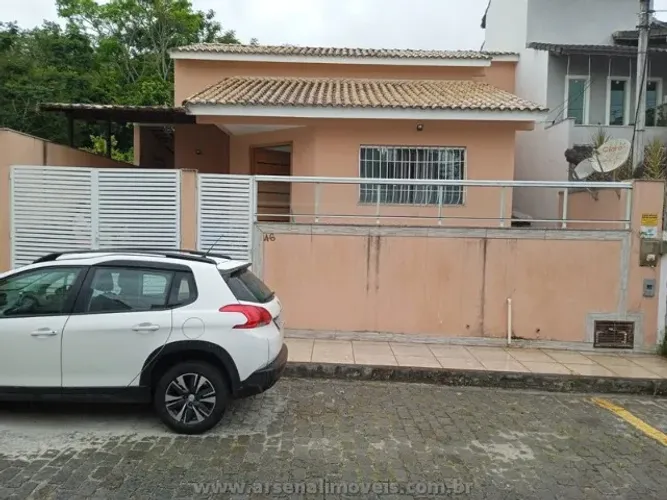 Arsenal Imóveis vende-Casa com 3 quartos e piscina no Arsenal.