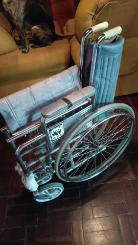 Cadeira de rodas dobrável