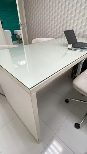 Mesa laqueada branca