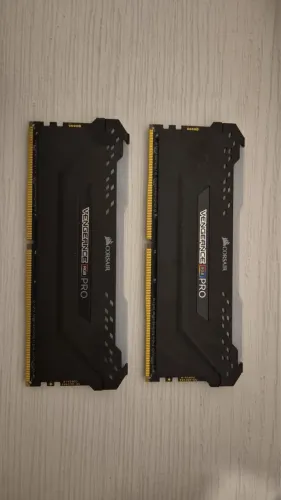 Kit Memória RAM Corsair Vengeance RGB Pro 32GB (2x16GB) DDR4 3600MHz
