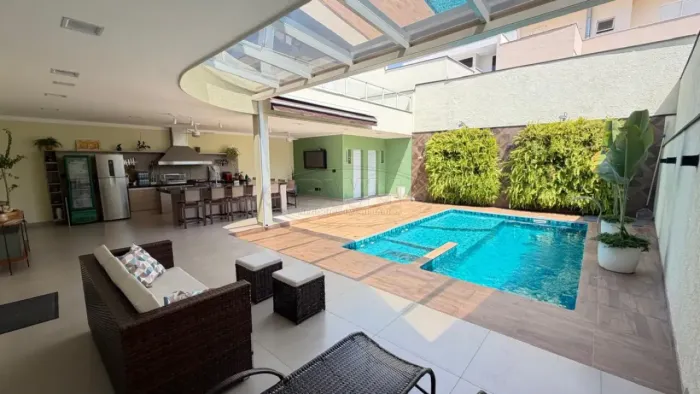 Casa de Alto Padrão no Condomínio Di Parma - 348 m²