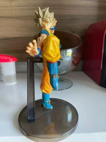 GOKU SSJ FIGURE 