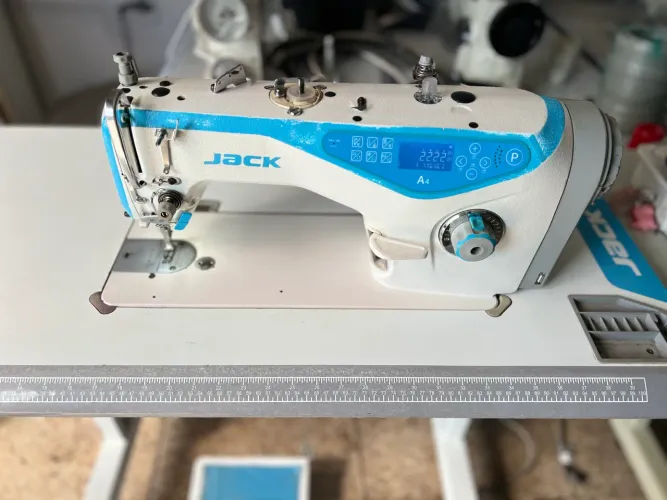 Máquina de costura reta eletrônica Jack a4, com garantia e parcelamento sem juros 