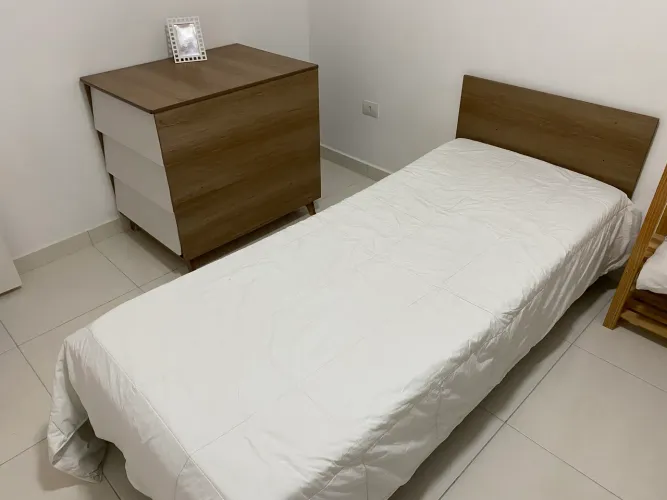 Cama e cômoda ( jogo de quarto )
