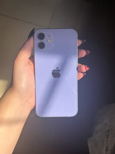 iPhone 12 roxo seminovo.