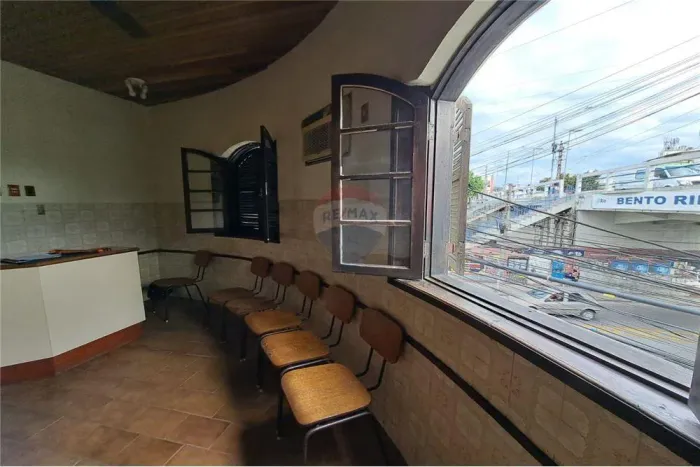 Excelente Oportunidade: imóvel de 72m² em Bento Ribeiro, em frente a estação de trem.
