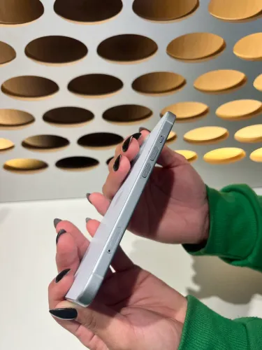 iPhone 15 128g Azul (branco)