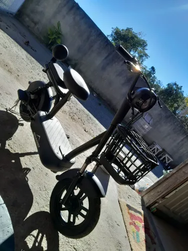 Moto scooter semi  nova